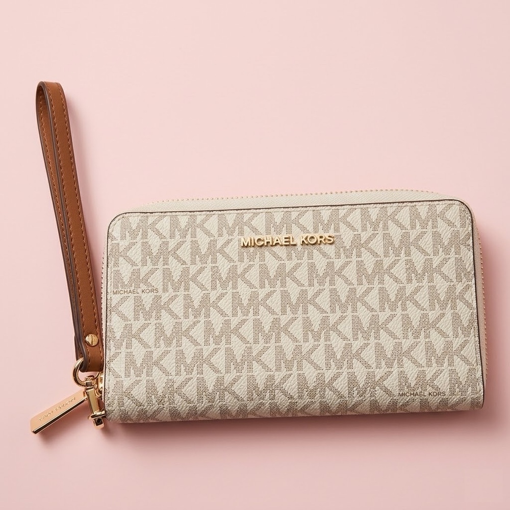NWT Michael Kors White Patterned Wallet